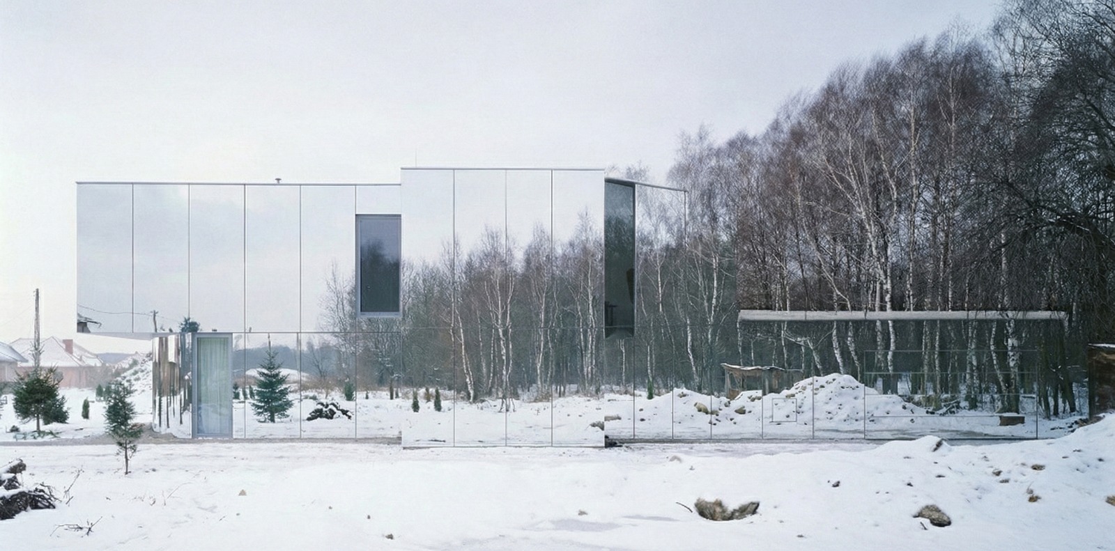 Detale lustrzanej elewacji MIROLUX